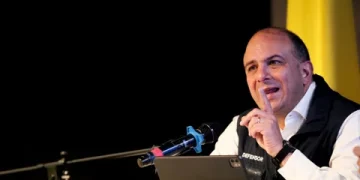 Un salario mínimo ajustado a las realidades socioeconómicas del país, pide la Defensoría del Pueblo a la Comisión de Concertación