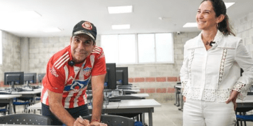 Alcalde electo Alex Char firma memorando para la enseñanza de programación en colegios