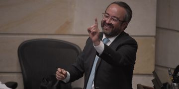 Senado evalúa declarar silla vacía en el caso de Ciro Ramírez y solicita certificaciones