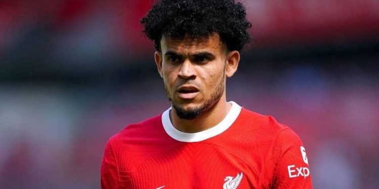 Luis Díaz titular en la victoria del Liverpool 2-1 ante el Crystal Palace