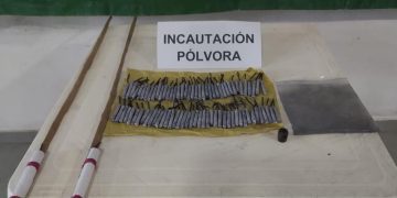 En Arjona, Oker delata a vendedor ambulante de frutas que tenía encaletado una caja con 5 kilos de pólvora