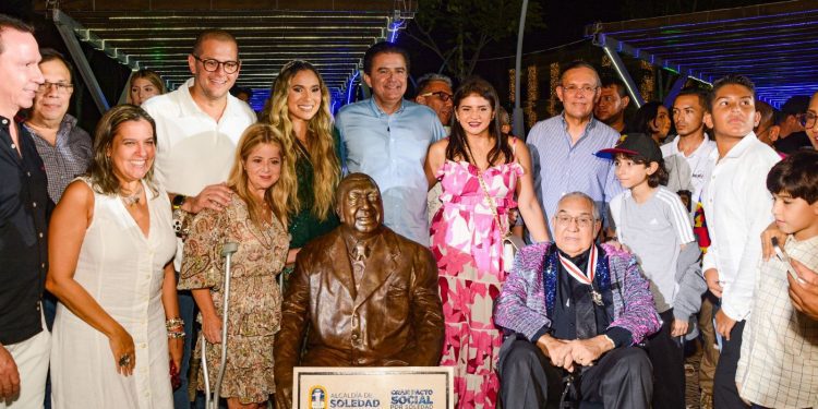 Alci Acosta fue homenajeado con una estatua en su tierra natal, Soledad