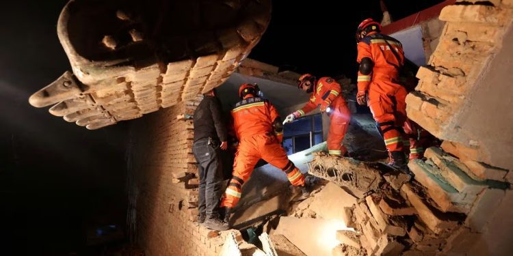 Terremoto causó más de 100 muertos en el noroeste de China