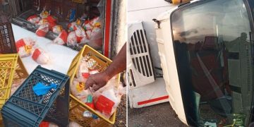 Saquean camión volcado en Tasajera 