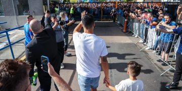 Así despidieron calurosamente los hinchas de Gremio a Luis Suárez