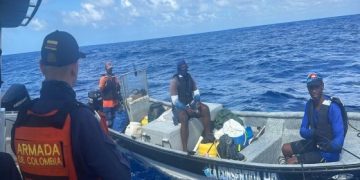 Tres pescadores artesanales rescatados por la Armada de Colombia