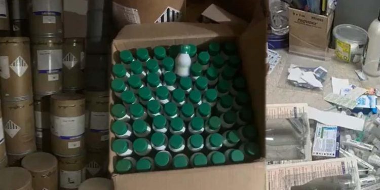 Fiscalía incautó más de 30 toneladas de insecticidas falsificados en una vivienda de Barranquilla