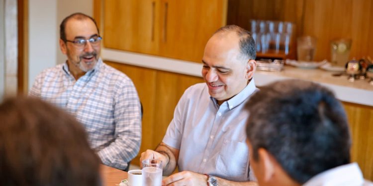 Alcalde electo de Santa Marta, Carlos Pinedo, se reúne con presidente de CAF para discutir proyectos estratégicos