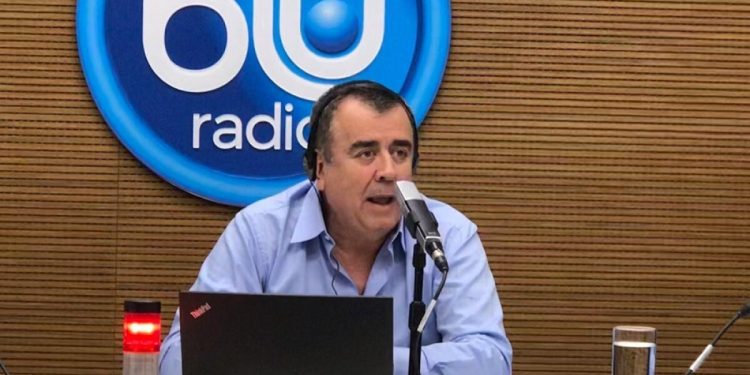 Insólito: Javier Hernández no pudo viajar al sorteo de Copa América por registrar como exintegrante de las FARC en la Embajada Americana