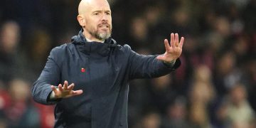 Manchester United vetó a cuatro medios de sus ruedas de prensa por publicar artículos en contra del DT Ten Hang