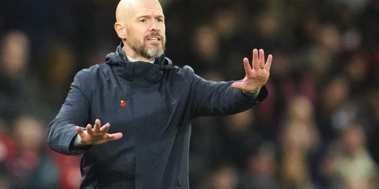 Manchester United vetó a cuatro medios de sus ruedas de prensa por publicar artículos en contra del DT Ten Hang