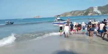 Accidente marítimo en El Rodadero: lancha volcada con 15 pasajeros crea pánico