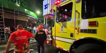 Incendio afecta zona comercial en ‘el hueco’ de Medellín: 20 locales damnificados