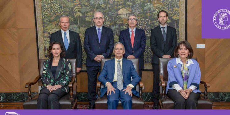 Petro insta a la Junta del Emisor a reducir aún más la tasa de interés nacional ante nueva realidad económica