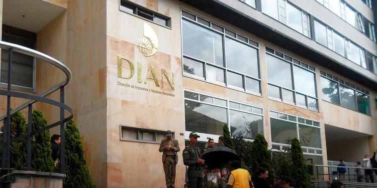 Comerciantes alertan sobre «pérdidas multimillonarias» debido a fallas en plataforma de la Dian