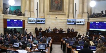 Reforma laboral: aprueban recargos nocturnos desde las 7:00 p.m. y aumento en dominicales