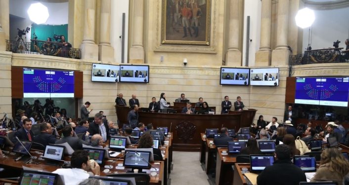Reforma laboral: aprueban recargos nocturnos desde las 7:00 p.m. y aumento en dominicales