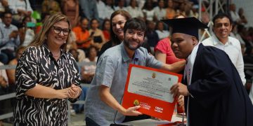 Campeones de la vida: Hoy 2.362 estudiantes ganaron su estrella al graduarse de ‘Universidad al Barrio’