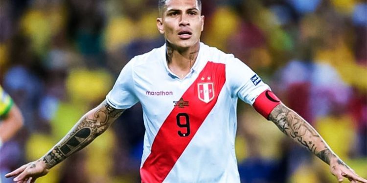 Paolo Guerrero podría cerrar su carrera en la Universidad César Vallejo de Perú