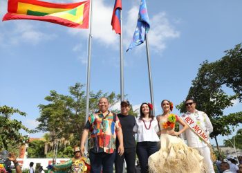 Triplicando los recursos e izando la bandera el alcalde Alejandro Char da inicio al Carnaval de Barranquilla
