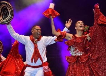 La Reina del Carnaval de Barranquilla 2024, Melissa Cure, rindió emotivo homenaje a las danzas patrimoniales en la Lectura del Bando