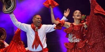 La Reina del Carnaval de Barranquilla 2024, Melissa Cure, rindió emotivo homenaje a las danzas patrimoniales en la Lectura del Bando