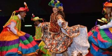 La Reina del Carnaval de Barranquilla 2024, Melissa Cure, rindió emotivo homenaje a las danzas patrimoniales en la Lectura del Bando