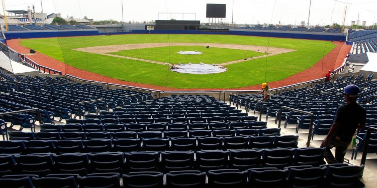 Escenarios deportivos en óptimas condiciones: Rafael Lafont frente al mantenimiento