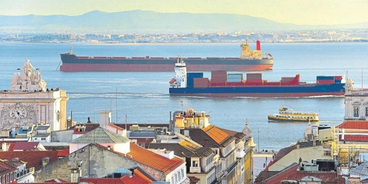 Baja del 9% en exportaciones de Colombia en noviembre: Impacto en sectores clave