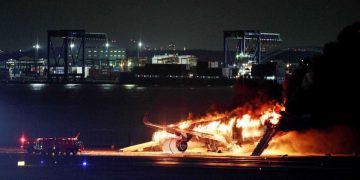 Avión de Japan Airlines ardió en llamas en aeropuerto de Tokio