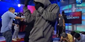 Hombres armados toman canal de televisión en Ecuador durante transmisión en vivo
