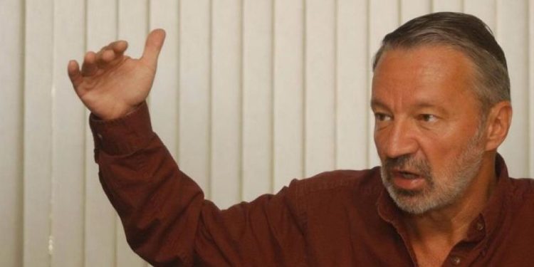 Increible: después de un año de Gobierno, Petro nombró al director del Invima vía Twitter, pero nunca se oficializó