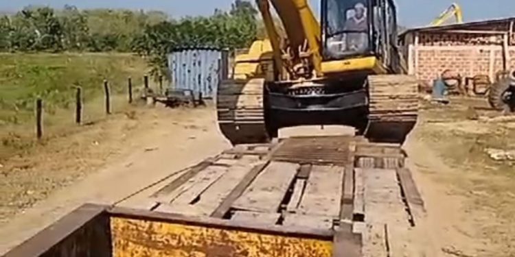 Maquinaria de la Gobernación del Atlántico intensifica trabajos en puntos de captación de agua