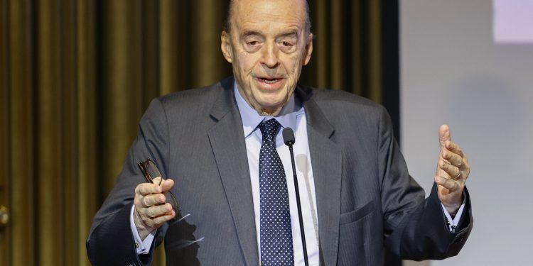 Leyva tiene tres días para pedir revocar suspensión antes de que Procuradora se pronuncie