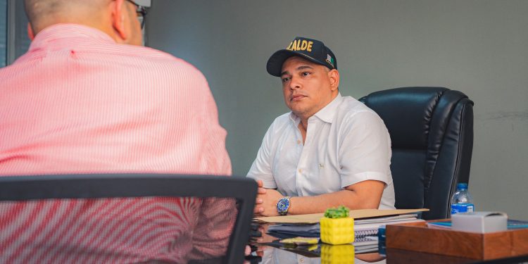 Alcalde de Galapa ratifica compromiso con el programa de becas