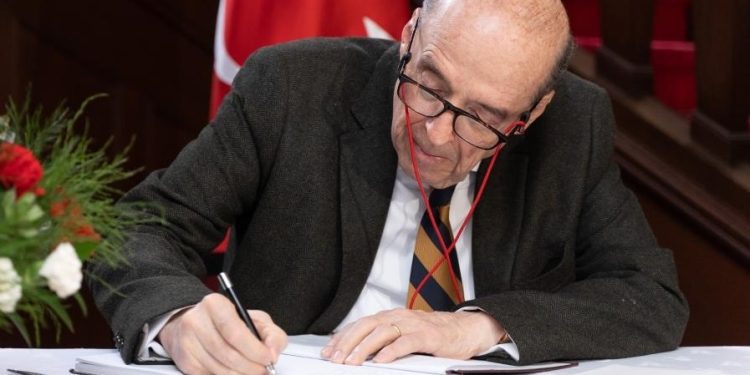 Canciller Álvaro Leyva firmó documento radicado en la Cámara de Representantes pese a su suspensión por la Procuraduría