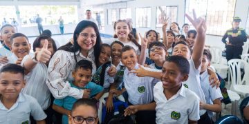 Alcaldesa de Soledad oficializa inicio de clases y da bienvenida a estudiantes y comunidad educativa