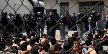 Ecuador confirma que liberó a más de 150 rehenes tras sofocar los motines en cárceles