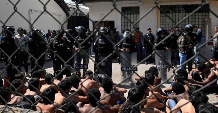Ecuador confirma que liberó a más de 150 rehenes tras sofocar los motines en cárceles
