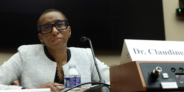 Rectora de la Universidad de Harvard renunció por plagio y escándalo de antisimetismo