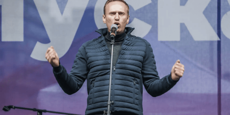 Líder de la oposición rusa Alexey Navalny murió en prisión este viernes 