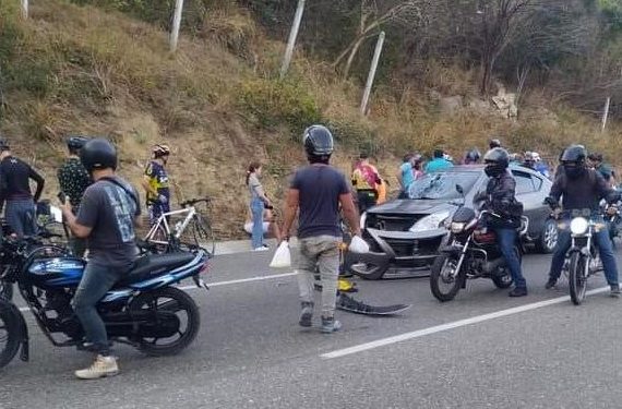 Tres ciclistas resultaron lesionados tras ser embestidos por vehículo en la Vía al Mar