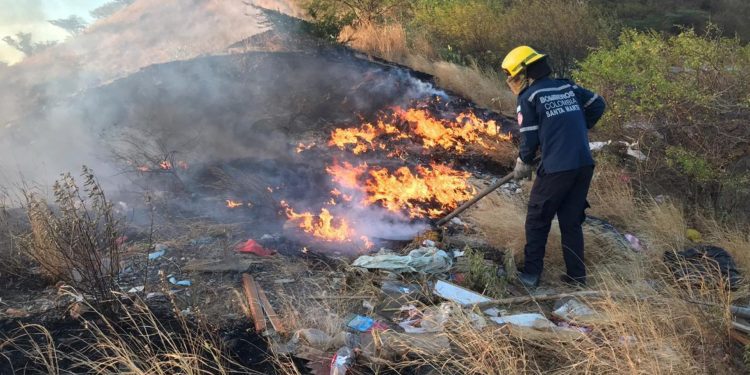 Incendio forestal en vereda El Limón de Santa Marta moviliza a bomberos