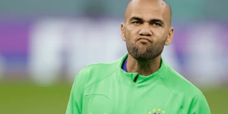 Dani Alves al banquillo de los acusados: La fiscalía pide 9 años de prisión por presuntamente haber violado a una mujer en Barcelona