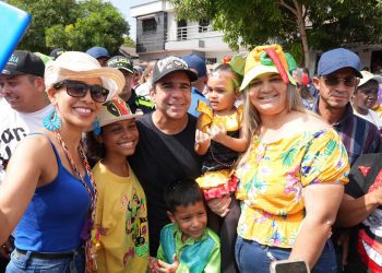 Alex Char participa con entusiasmo en el Carnaval del Suroccidente: “Aquí está la esencia bordillera”