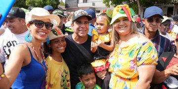 Alex Char participa con entusiasmo en el Carnaval del Suroccidente: “Aquí está la esencia bordillera”