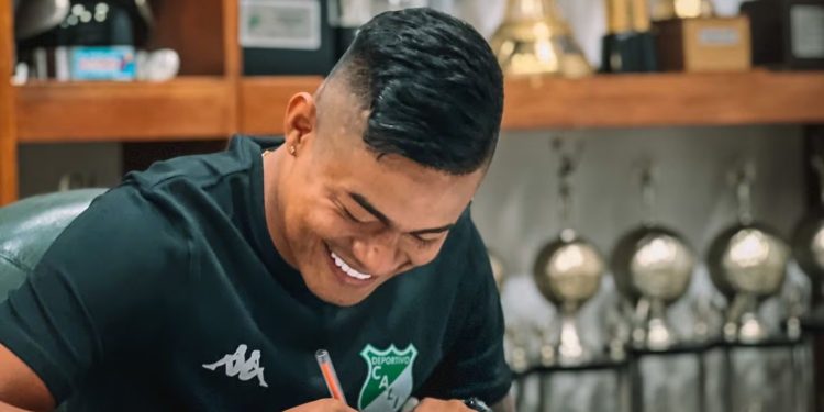 El ‘Chino’ Sandoval tendría un pie afuera del Cali tras no ser convocado al próximo partido