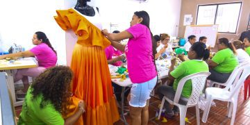 En Batalla de Flores, bailarines formados por el Distrito lucirán trajes elaborados por 100 internas de El Buen Pastor