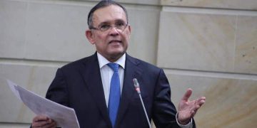 Efraín Cepeda denunció “presiones” y “llamadas” del Gobierno a directorio Conservador para que aceptara su renuncia