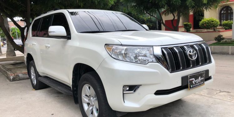 Congreso renovará carros de parlamentarios por más de $84.000 millones
